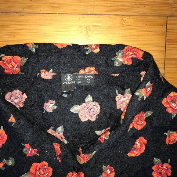 Volcom Roses open back top size Large - Picture 2 of 5